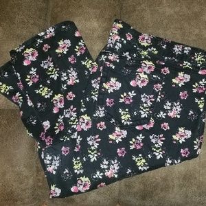 Torrid cropped pants size 22